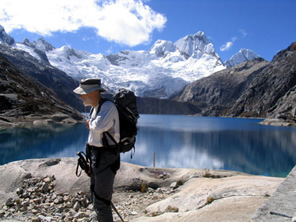 Trekking Alpamayo